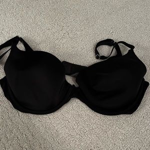 Black Victoria's Secret bra
